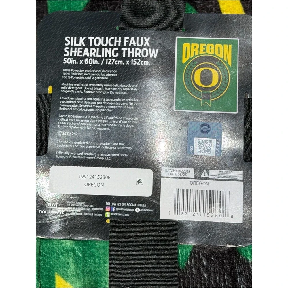 NCAA Oregon Ducks Yellow Green Black White Silk Touch Faux Shearling Throw